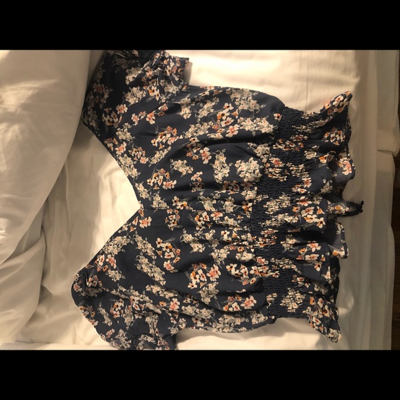 Super cute crop top! - Picture 2 of 3